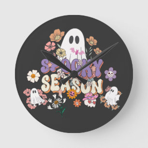 Spooky schattige geest met bloemen HalloweenWall C Ronde Klok