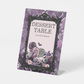 Spooky Schattigee gotische paarse desserttafel Reclamebord Met Voetstuk (Voorkant)