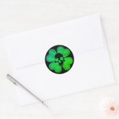 Spooky schedel shamrock ronde sticker (Envelop)