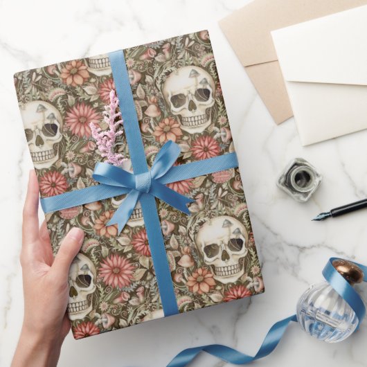 Spooky schedels & rode bloemen cadeaupapier (Geschenken)