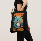 Spooky Season Ghost & Black Cat Halloween Design Tote Bag (Dichtbij)