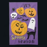 Spooky Season Pumpkins Ghost Bat HAPPY HALLOWEEN Theedoek<br><div class="desc">Versier je keuken met deze coole kunsthanddoek. Maakt een geweldig Halloween,  housewarming,  verjaardag of huwelijkscadeau! U kunt het ook aanpassen met uw eigen tekst of de kleuren wijzigen. Check mijn shop voor nog veel meer kleuren en patronen!</div>