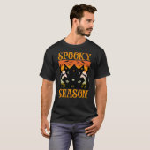 Spooky seizoen Grappige Halloween cadeau-ideeën T-shirt (Voorkant volledig)