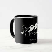 Spooky seizoenstekst en geesten met de naam Hallow Mok (Voorkant links)