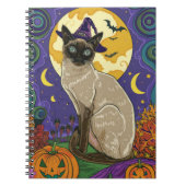 Spooky Siamese kat Halloween heks en pompoen Notitieboek (Voorkant)