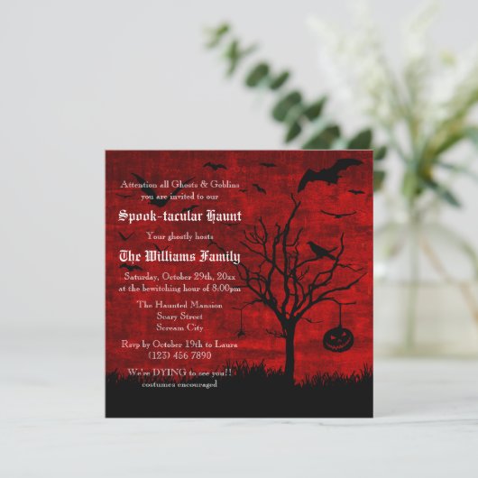 Spooky Silhouetten Grungy Red Halloween Kaart (Staand voorkant)