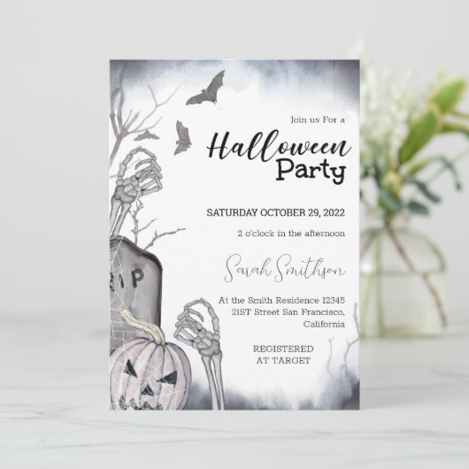 Spooky Skeleton Halloween Party Invitation Kaart (Staand voorkant)