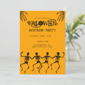 Spooky Skeleton Sinaasappel & zwart Halloween Part Kaart (Staand voorkant)