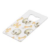 Spooky skulls and bones Halloween pattern Creditkaart Flessenopener (Achterkant Gekanteld)