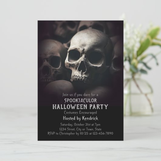 Spooky Skulls Halloween Kostuum Party Kaart (Staand voorkant)