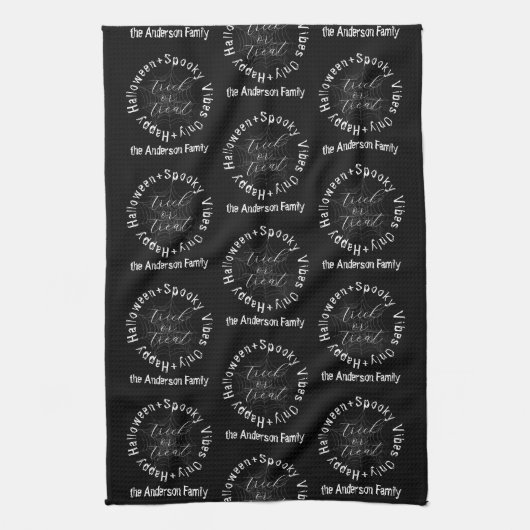 Spooky Spider Web Zwart-wit Happy Halloween Theedoek (Verticaal)