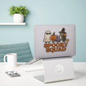 Spooky Squad Geest Heks Kat Pompoen Halloween Sticker (Laptop op bureau)