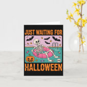 Spooky Summer Skeleton Wachten Op Halloween Kaart (Gele Bloem)