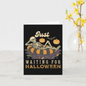 Spooky Summer Skeleton Wachten Op Halloween Kaart (Gele Bloem)