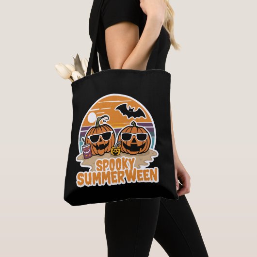 Spooky Summerween - pompoenen op het strand Tote Bag (Dichtbij)