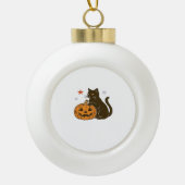 Spooky Sweet Halloween Kat Classic T-shirt Keramische Bal Ornament (Voorkant)