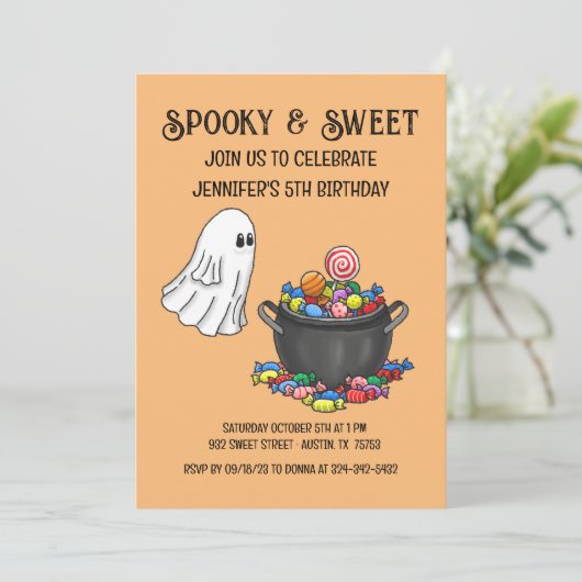 Spooky & Sweet Halloween Verjaardag uitnodiging (Staand voorkant)