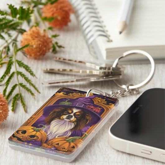 Spooky Tibetaanse Spaniel Hond Halloween Heksenpom Sleutelhanger (Voorkant Rechts)