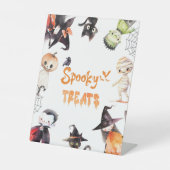 Spooky trakteert Halloween Monsters Kostuumfeest Reclamebord Met Voetstuk (Voorkant)