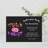 Spooky Trick or treat Black White Halloween Party Kaart (Staand voorkant)
