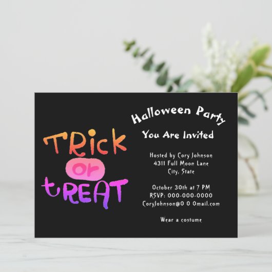Spooky Trick or treat Black White Halloween Party Kaart (Staand voorkant)