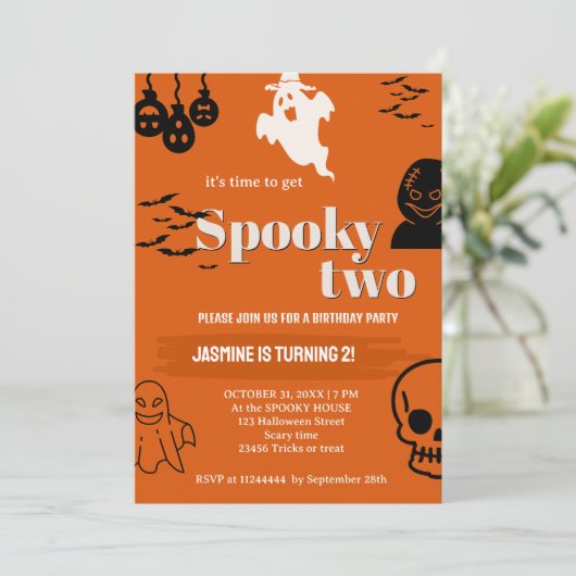 SPOOKY TWEE VERJAARDAG UITNODIGINGEN (Staand voorkant)