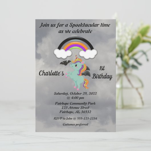 Spooky Unicorn 1e verjaardag Uitnodiging (Staand voorkant)
