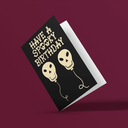 Spooky verjaardag schedel vormige ballonnen kaart