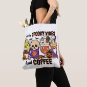 Spooky Vibes and Coffee Halloween Canvas tas (Dichtbij)