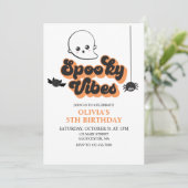 Spooky Vibes Halloween Verjaardagsuitnodiging Kaart (Staand voorkant)