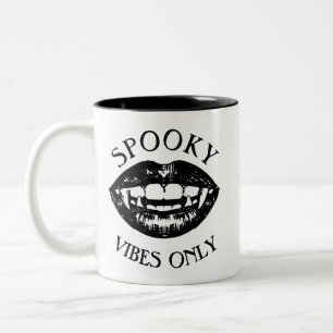 Spooky Vibes only Halloween Decor Vampire Fangs Tweekleurige Koffiemok
