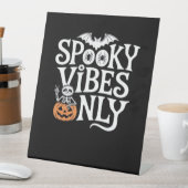 Spooky Vibes Only Halloween Luiaard Oversized T-sh Reclamebord Met Voetstuk (Insitu)