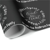 Spooky Vibes Only Zwart-wit Happy Halloween Cadeaupapier (Rol Hoek)