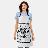 Spooky Vibes Retro Halloween Schort (Gedragen)