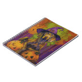 Spooky Weimaraner hond Halloween heks en pompoen Notitieboek (Linkerzijde)