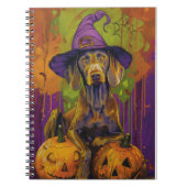 Spooky Weimaraner hond Halloween heks en pompoen Notitieboek (Voorkant)