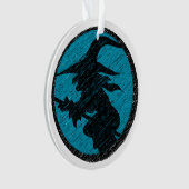 Spooky Witch over blauw design Ornament (voorkant)