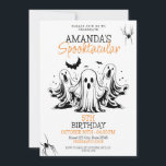Spooky Zwart en Wit Scary Ghosts Verjaardag Kaart<br><div class="desc">Spooky Black and White Scary Ghosts Verjaardag,  een mooi en cool Halloween-ontwerp met een spookachtige geest met vleermuizen en spinnen in de buurt. Als je problemen hebt met het aanpassen van de sjabloon,  voel je vrij om de ontwerper een bericht te sturen :)</div>