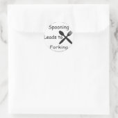 Spooning leidt tot forceren ronde sticker (Tas)