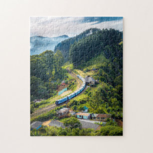 Spoorweg naar de stad in de bergen legpuzzel