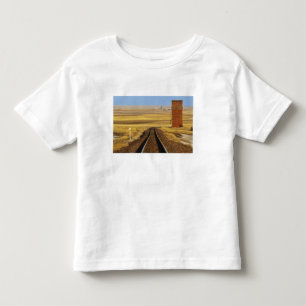 Spoorwegen leiden naar oude graanschuur bij Collin Kinder Shirts