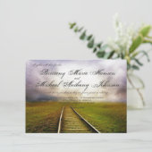 Spoorwegpad in veldlandelijke huwelijksuitnodiging kaart (Staand voorkant)
