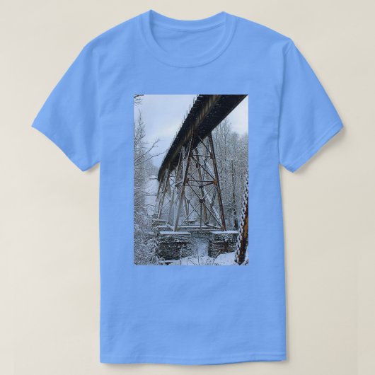 Spoorwegtreinstel in de sneeuw t-shirt (Design voorkant)