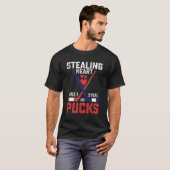 Sporend hart zoals ik Steal Pucks Hockey Valentijn T-shirt (Voorkant volledig)