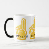 Sport Fan Yellow Finger We zijn #1 GO TEAM NAME Fu Magische Mok (Links)