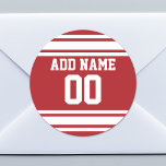 Sport Jersey met Jouw naam en nummer Ronde Sticker<br><div class="desc">Rode en witte kleuren — Als je een team van Fantasy Football bent,  maak je je eigen producten en show af aan je vrienden! Of - Speel je Football op de middelbare school en wil je een memento? Deze trui is perfect voor iedereen die sporten speelt.</div>