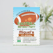 Sport voetbal verjaardagsfeest uitnodiging (Staand voorkant)
