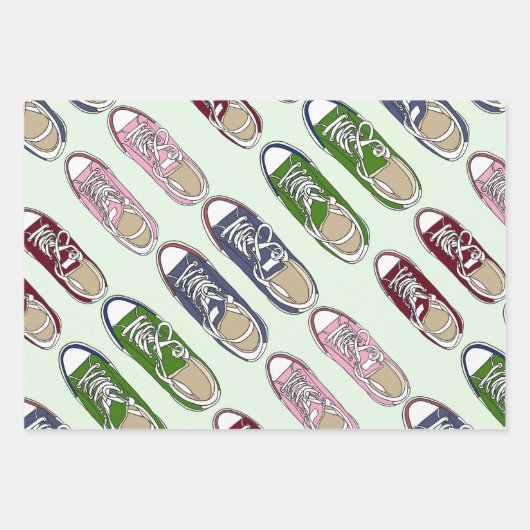 Sportconcept. Gymschoenen van verschillende kleure Inpakpapier Vel (Voorkant)