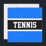 Sportief Helder Blauw Vet Zwart Strepen TENNIS Tek<br><div class="desc">Dit leuke sportieve ontwerp heeft klassieke,  krachtige grote letters in een gemarkeerde brede zwarte streep met witte strepen op een helderblauwe achtergrond met "TENNIS" gespeld voor en midden. De tekst kan worden gepersonaliseerd.</div>