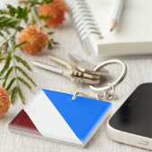 Sportief helderblauw wit diep rood hellend strepen sleutelhanger (Voorkant Rechts)